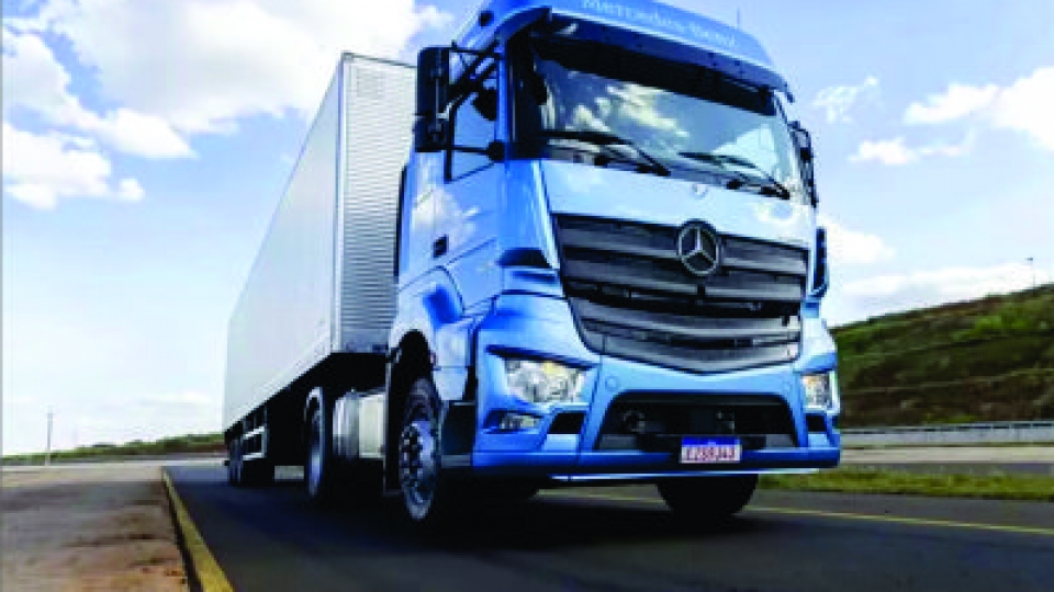 Mercedes-Benz do Brasil amplia vendas de caminhões e avança em participação no mercado em 2025