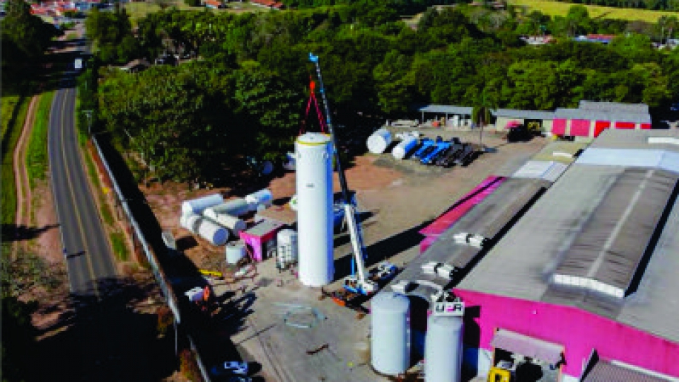 UPR fabrica megatanque de PRFV para indústria de alimentos